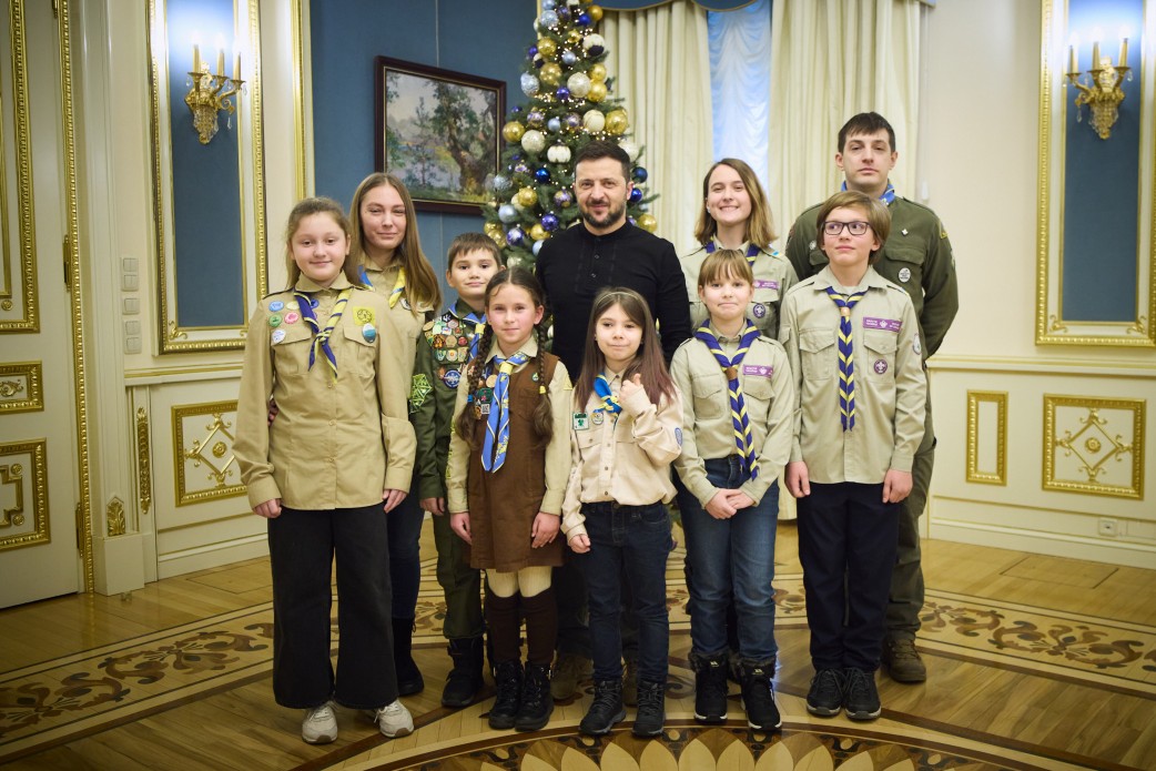 Представники скаутських організацій передали Президенту Вифлеємський вогонь миру 