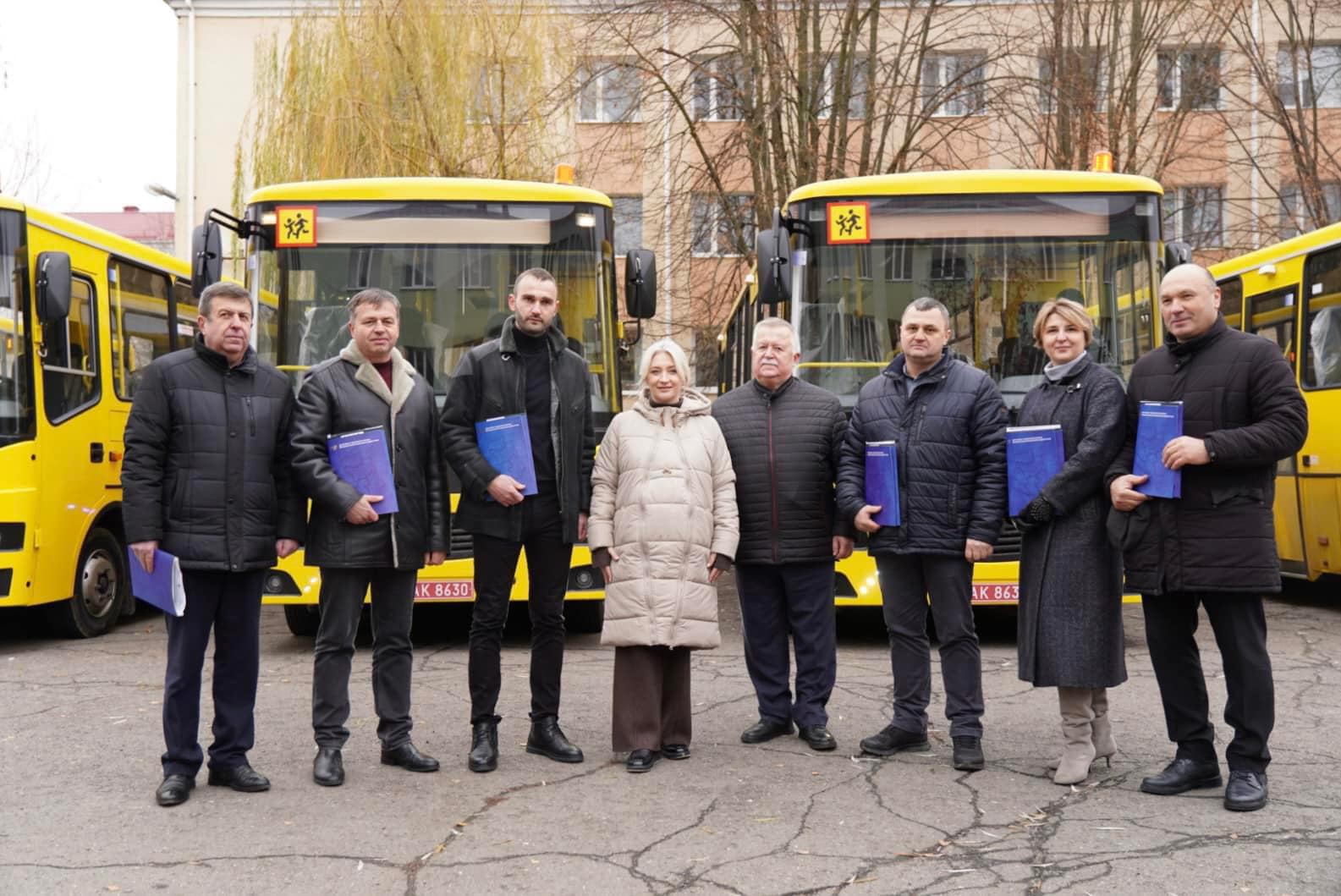 Громадам Вінниччини передали 6 шкільних автобусів, придбаних за кошти освітньої субвенції