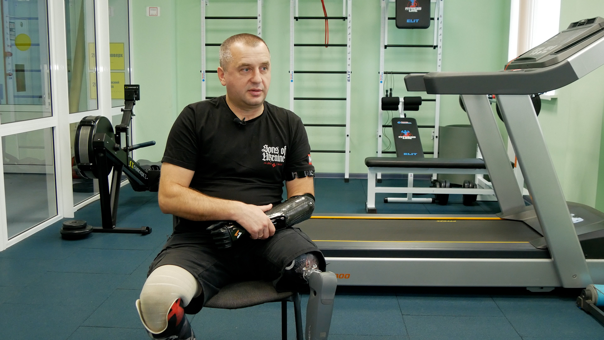 Ветеран з трьома ампутаціями Сергій Кумчак кермує автомобілем і веде активний спосіб життя