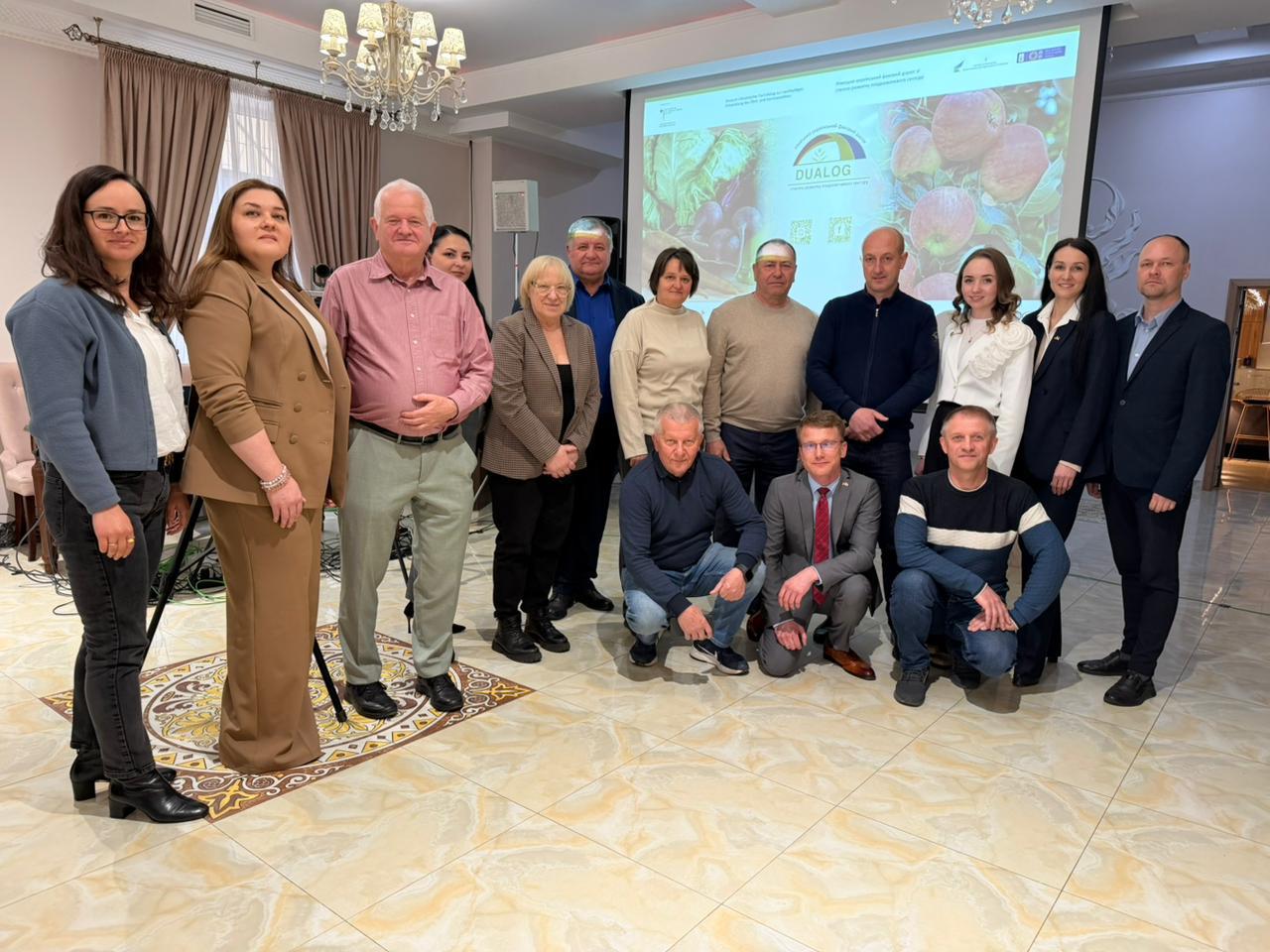 Учасники заходу стоять в залі