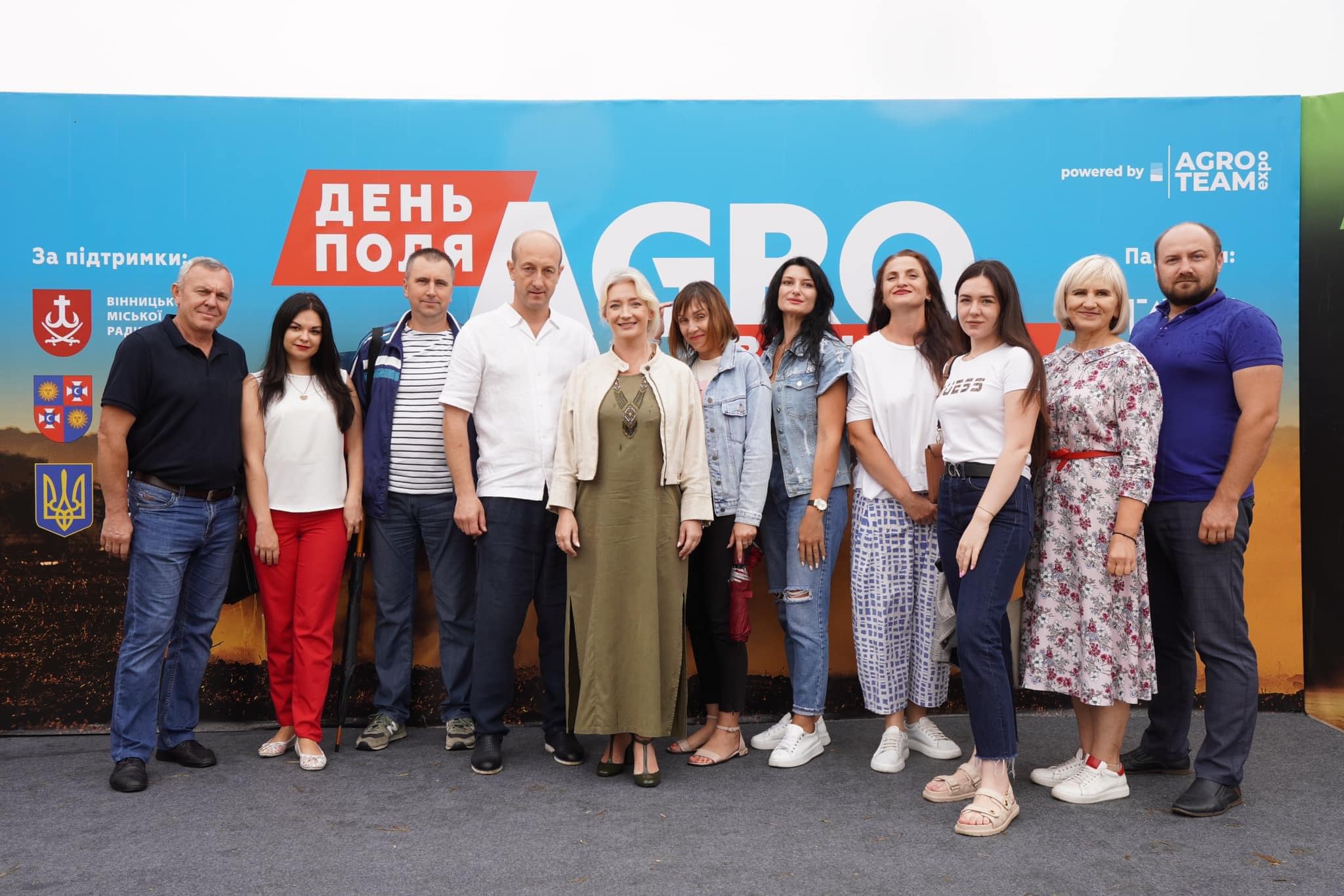 Загальне фото фахівці Департаменту із Першою заступницею Начальника обласної військової адміністрації