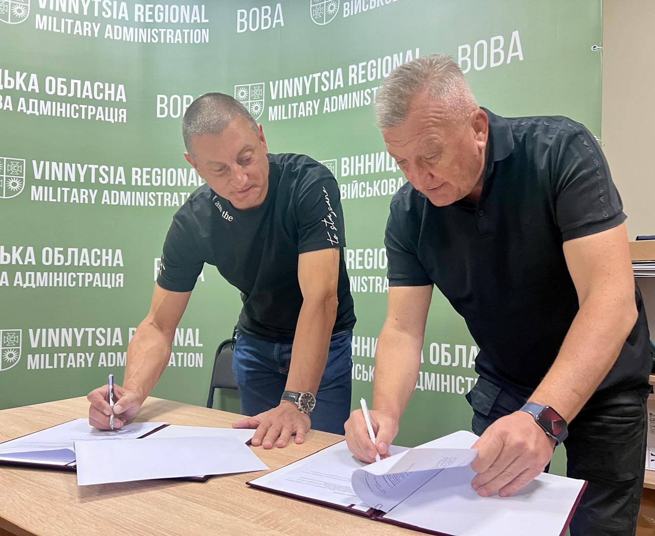 Підписанти меморандуму Андрій Грачов та Сергій Пугачов