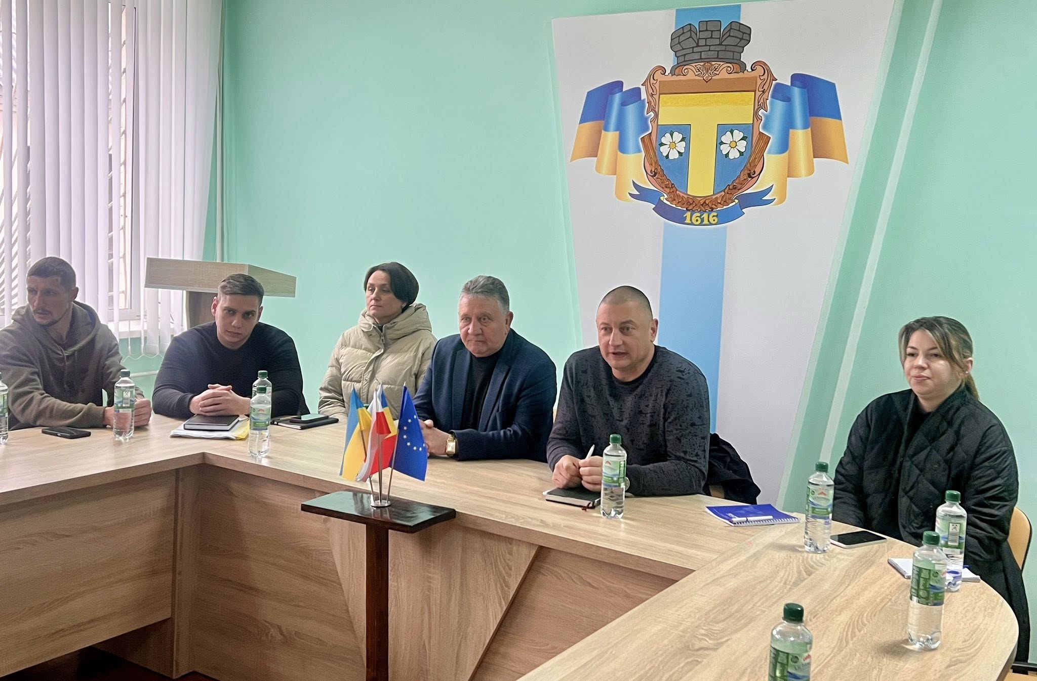 Представники Департамент ветеранської політики спільно із фахівцями Центрального регіонального центру Координаційного штабу та Департаменту охорони здоров’я та реабілітації провели виїзні зустрічі з ветеранами, родинами військовослужбовців, членами сімей загиблих і безвісти зниклих у Томашпільській та Ямпільській громадах