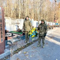 Покладання квітів до місць поховань полеглих Героїв на Алеї Слави 