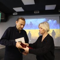 Перша заступниця Начальника ОВА Наталя Заболотна та чоловік під час вручення державної нагороди