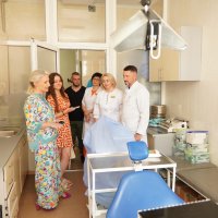 Перший заступник Начальника ОВА Наталя Заболотна оглядає стоматологічний кабінет