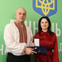 Народна депутатка України Ірина Борзова та чоловік, що отримав відзнаку Верховної Ради України