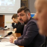 заступник Начальника ОВА Сергій Здітовецький, в.о. директора Вінницького обласного центру зайнятості Геннадій Бамбура та учасники заходу