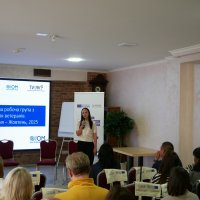 регіональна координаторка Всеукраїнської програми ментального здоров'я "Ти як?" у Вінницькій області Олена Бессараба та учасники заходу