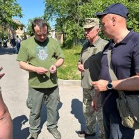 Начальник ОВА Сергій Борзов та представники спецслужб на місці подій у Жмеринці