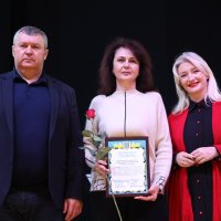 Перша заступниця Начальника ОВА Наталя Заболотна, голова Вінницької обласної Ради Вячеслав Соколовий та фахівчиня соціальної сфери, яка отримала Почесну грамоту