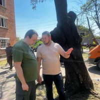 Начальник ОВА Сергій Борзов оглядає руйнування на місці подій у Жмеринці