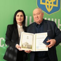 народна депутатка України Ірина Борзова та учасник нагородження