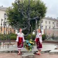 делеговане покладання квіткової композиції до скульптурної композиції «Дерево Свободи», присвячене Героям Небесної Сотні та Революції Гідності