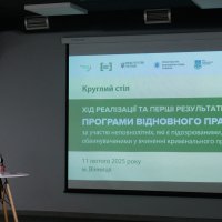 Модераторка круглого столу щодо реалізації та перших результатів програми відновного правосуддя за участі неповнолітніх