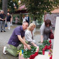 Заступник Начальника ОВА Андрій Кавунець разом з медичною спільнотою, військовослужбовцями та громадськістю вшанували хвилиною мовчання медичних працівників, які ціною власного життя рятували життя захисникам України.