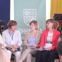 директорка Департаменту соціальної та молодіжної політики ОВА Світлана Ярмоленко та учасники зустрічі