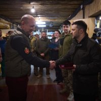 Президент України Володимир Зеленський та учасники нагородження
