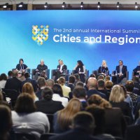 Учасники другого Міжнародного саміту міст і регіонів