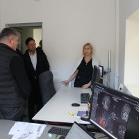 заступник начальника ОВА Олександр Піщик та учасники зустрічі оглядають лікарню