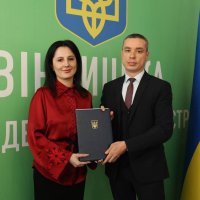 Народна депутатка України Ірина Борзова та чоловік, що отримав відзнаку Верховної Ради України