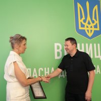 Директорка департаменту охорони здоров'я та реабілітації Вінницької ОВА Ольга Задорожна та учасник зустрічі