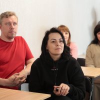 люди в залі