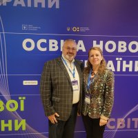 Т.в.о. директора Департаменту гуманітарної політики Вінницької ОВА Тетяна Каменщук і директор Державного навчального закладу «Центр професійно-технічної освіти №1 м. Вінниці» Валерій Дяків