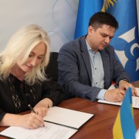 Перша заступниця начальника ОВА Наталя Заболотна з учасником заходу