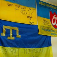 Прапори України з назвами військових бригад