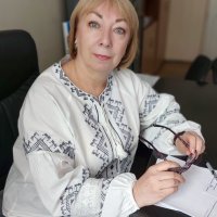 Працівник Департаменту у вишиванці
