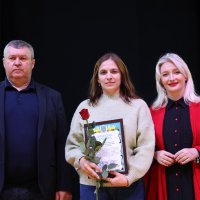 Перша заступниця Начальника ОВА Наталя Заболотна, голова Вінницької обласної Ради Вячеслав Соколовий та фахівчиня соціальної сфери, яка отримала Почесну грамоту