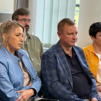 Директорка Департаменту охорони здоров'я та реабілітації ОВА Ольга Задорожна з учасниками зустрічі