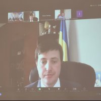 Монітор на якомо видно учасників наради, які підключилимя онлайн