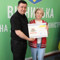 Заступник начальника ОВА Андрій Кавунець та учасниця заходу