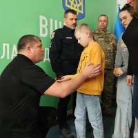 заступник Начальника ОВА Олександр Піщик, заступник начальника Департаменту поліції особливого призначення ОШБ НПУ «Лють» В’ячеслав Вусінський, Начальник ГУНП у Вінницькій області Юрій Пархоменко та учасники заходу під час вручення посмертних нагород