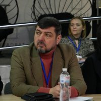 в.о. директора Вінницького обласного центру зайнятості Геннадій Бамбура під час круглого столу щодо реалізації та перших результатів програми відновного правосуддя за участі неповнолітніх