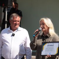 Перша заступниця начальника ОВА Наталя Заболотна з учасником заходу