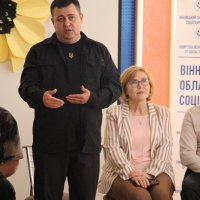 заступник начальника ОВА Андрій Кавунець та директорка Вінницького обласного центру соціальних служб Олена Стоялова