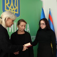 Перша заступниця Начальника ОВА Наталя Заболотна під час вручення посмертних нагород