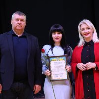 Перша заступниця Начальника ОВА Наталя Заболотна, голова Вінницької обласної Ради Вячеслав Соколовий та фахівчиня соціальної сфери, яка отримала Почесну грамоту