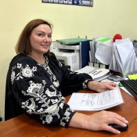 Працівник Департаменту у вишиванці