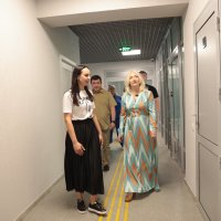 Перша заступниця начальника ОВА Наталя Заболотна та  регіональна координаторка Всеукраїнської програми ментального здоров'я "Ти як?" у Вінницькій області Олена Бессараба