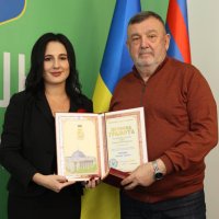 народна депутатка України Ірина Борзова та директор КНП «Барська міська лікарня» Олександр Костенко