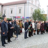 Учасники заходу під час відкриття меморіальної дошки Іллі Безбаху