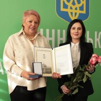 народна депутатка України Ірина Борзова та учасниця нагородження