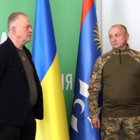 Заступник начальника ОВА Сергій Здітовецький та військовий