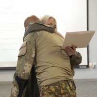 Перша заступниця начальника Вінницької ОВА Наталя Заболотна під час вручення сертифікатів на придбання житла учасникам бойових дій та родинам загиблих Героїв