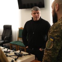 заступник Начальника ОВА Олександр Піщик та військовий