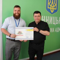 Заступник начальника ОВА Андрій Кавунець та учасник заходу